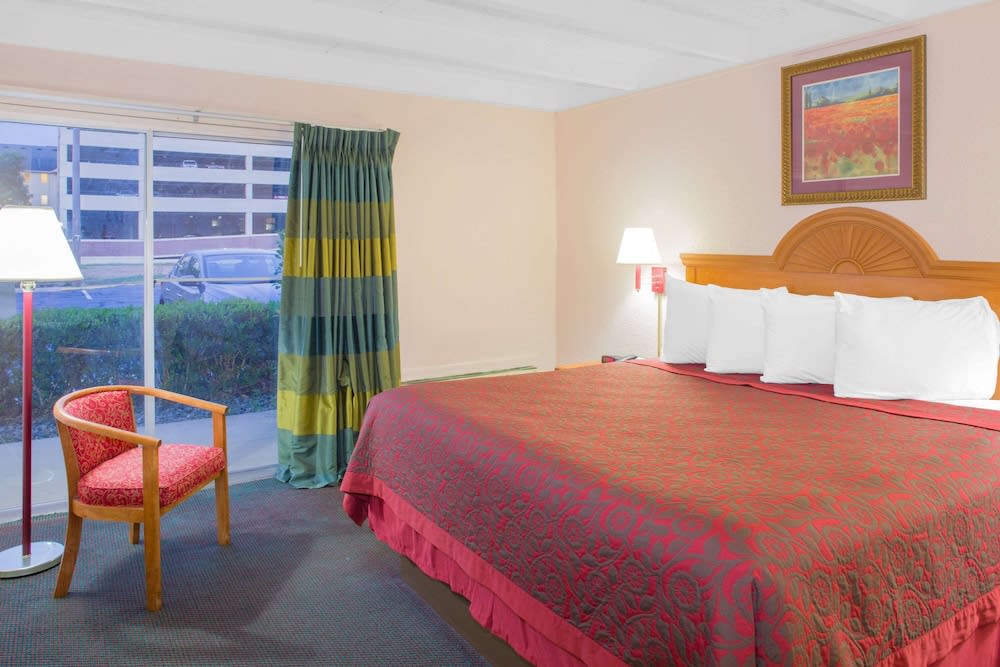 Days Inn by Wyndham Tallahassee University Center 2