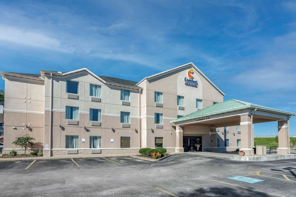 Comfort Inn & Suites Dayton Northwest - Englewood 1
