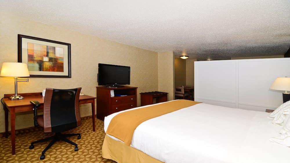 Holiday Inn Express & Suites FORT ATKINSON by IHG 2