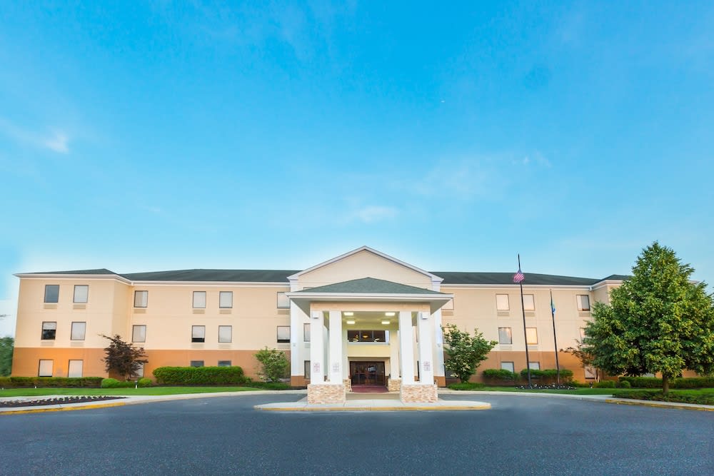 Holiday Inn Express & Suites Burlington - Mount Holly by IHG 1