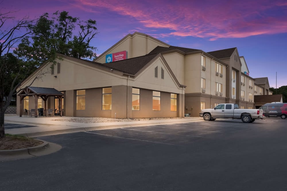SureStay Plus Hotel by Best Western Coralville Iowa City 1