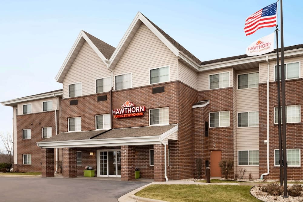 Hawthorn Extended Stay by Wyndham Milwaukee Airport 1
