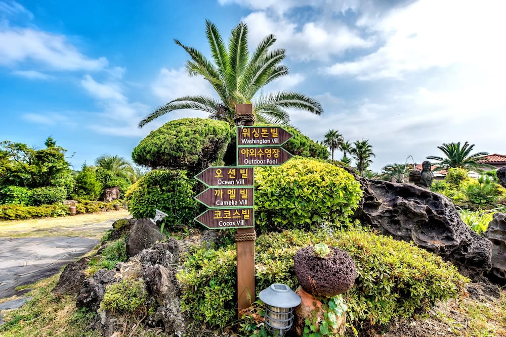 PalmValley Pool Villa Resort 3