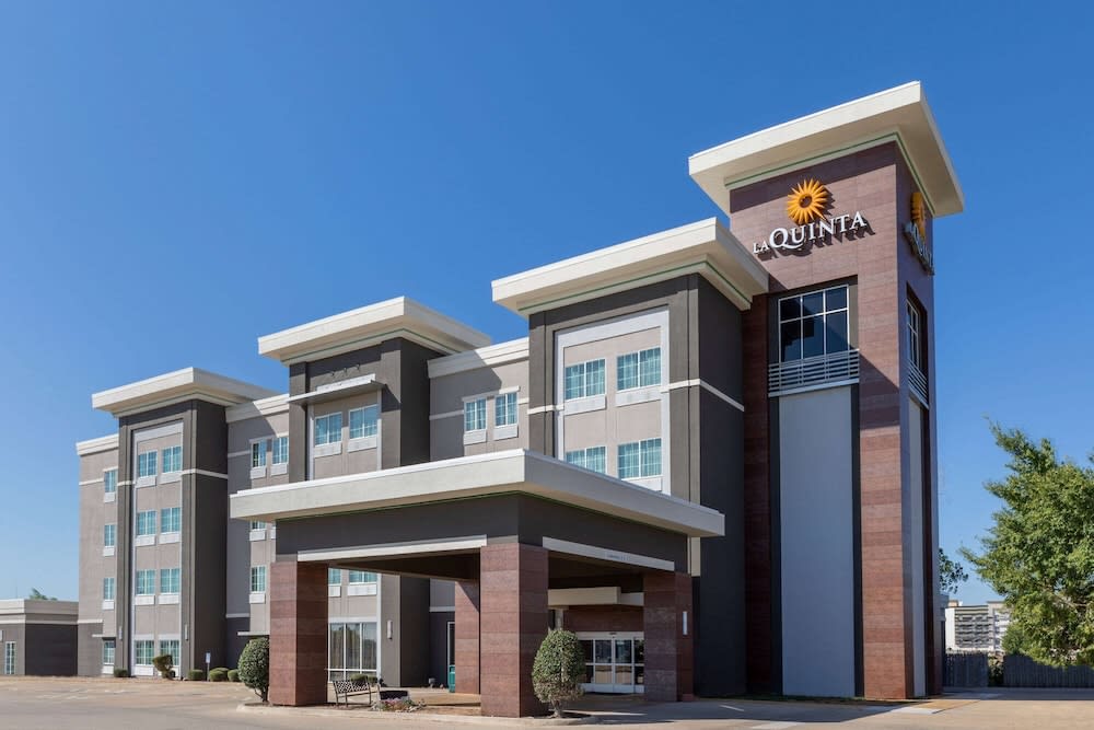 La Quinta Inn & Suites by Wyndham Durant 1