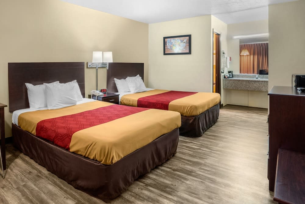 Econo Lodge near Missouri University of Science and Technology 1