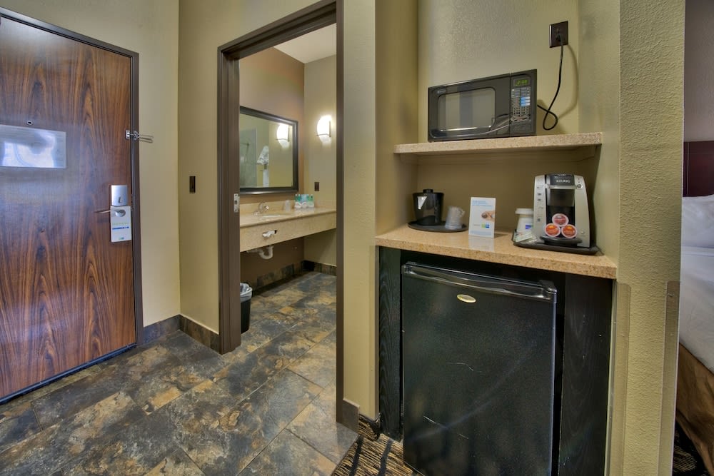Holiday Inn Express & Suites LUBBOCK SOUTH by IHG 2