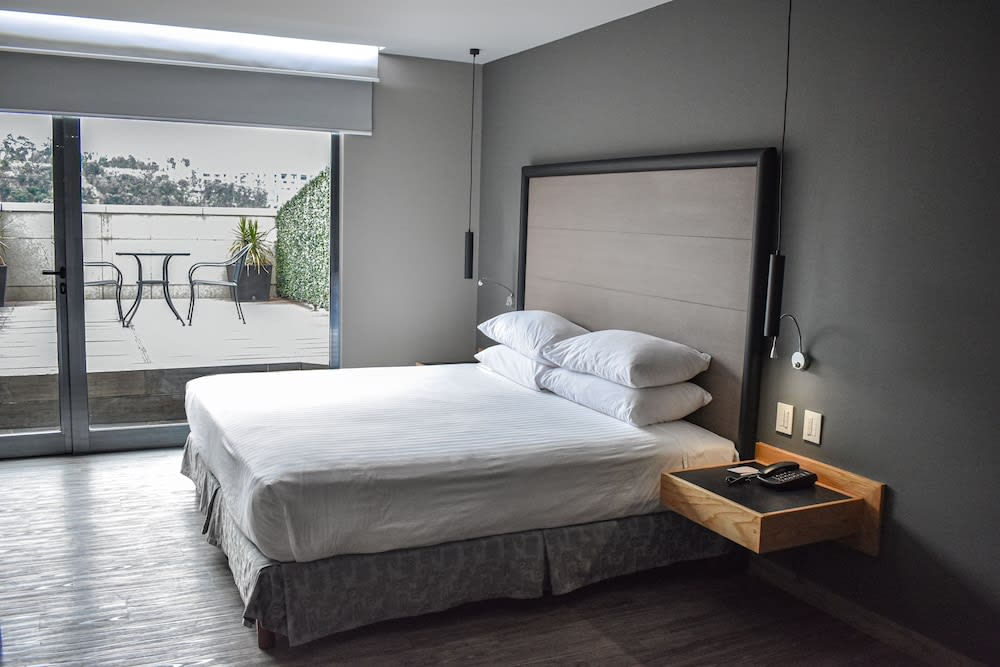 Ramada by Wyndham Mexico City Santa Fe 1