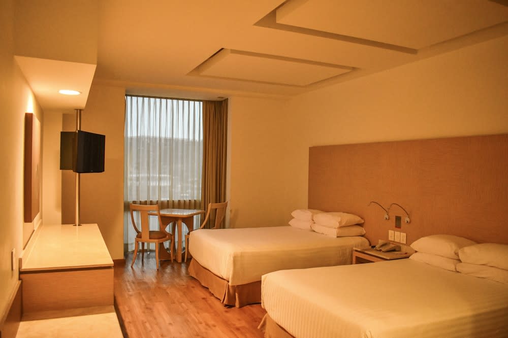 Ramada by Wyndham Mexico City Santa Fe 5