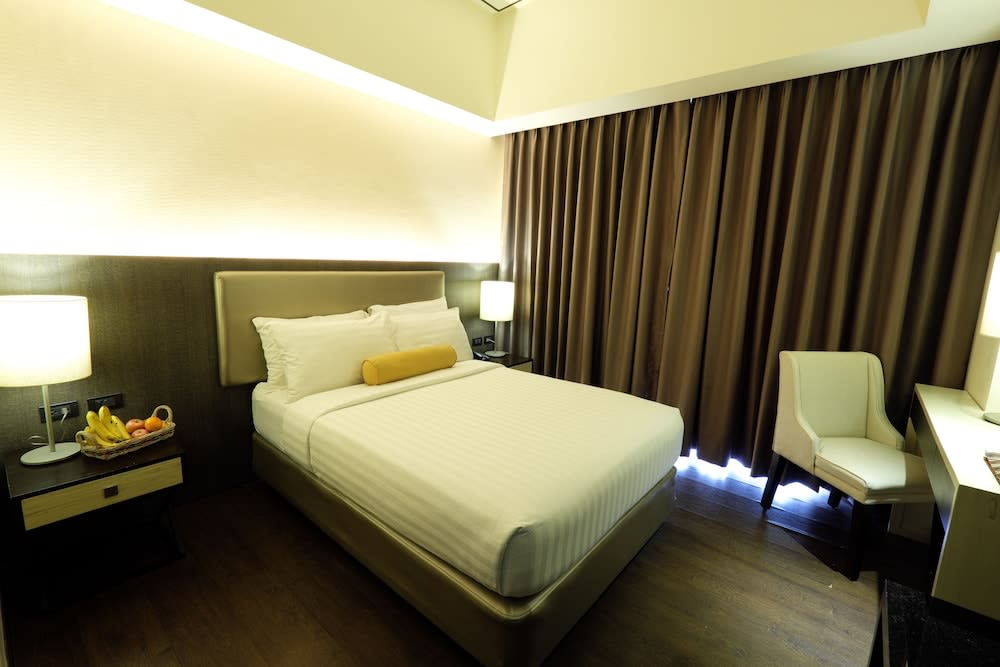 Home Crest Hotel 1