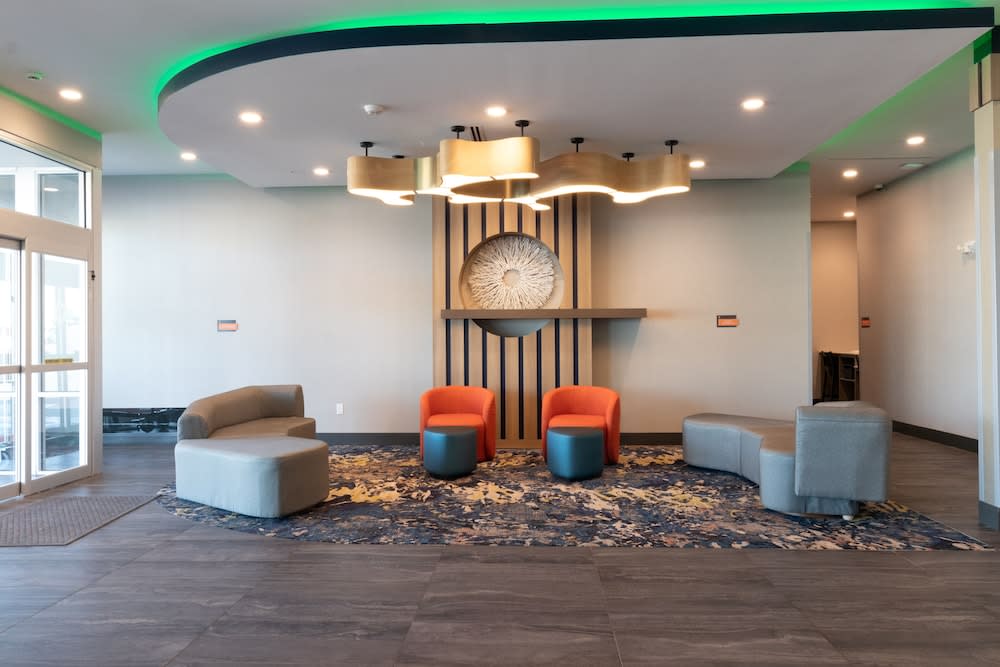 La Quinta Inn & Suites by Wyndham San Antonio Seaworld LAFB 2