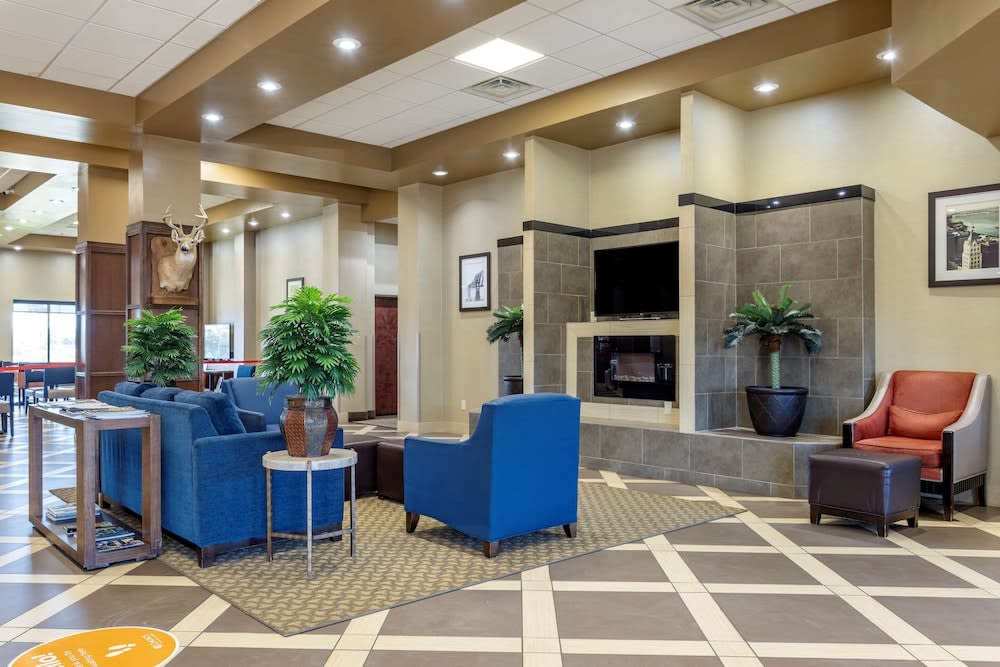 Comfort Suites Batesville 2