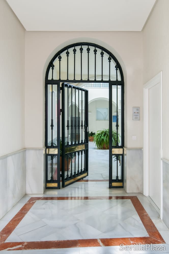 Suites Sevilla Plaza 1
