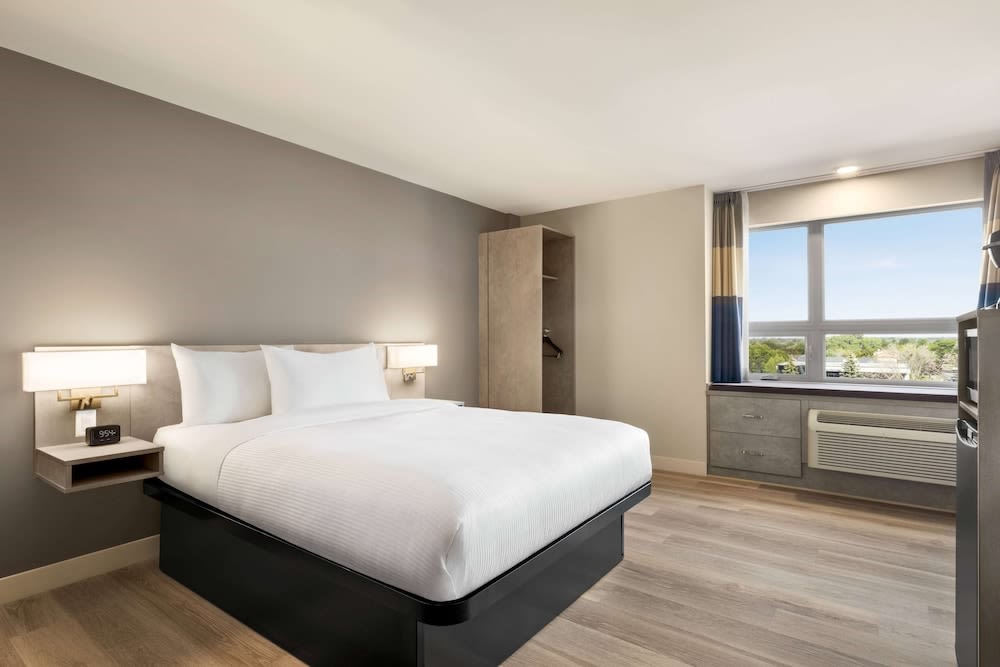Park Inn & Suites Montreal Airport www.lastminute.com