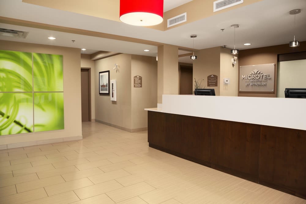 Microtel Inn & Suites by Wyndham Blackfalds 2
