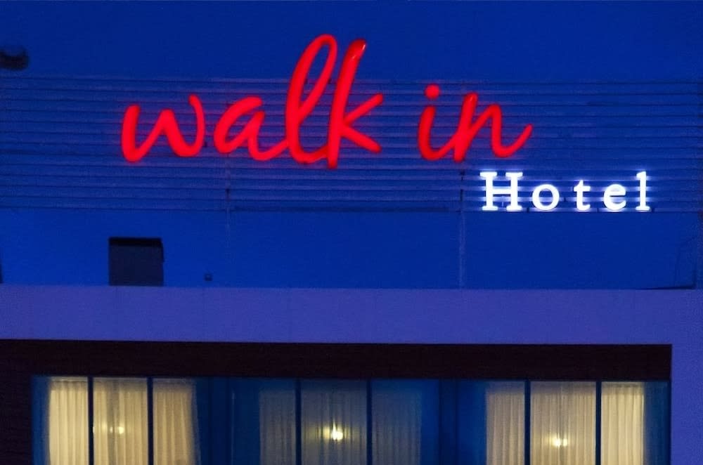 Walk In Hotel 1