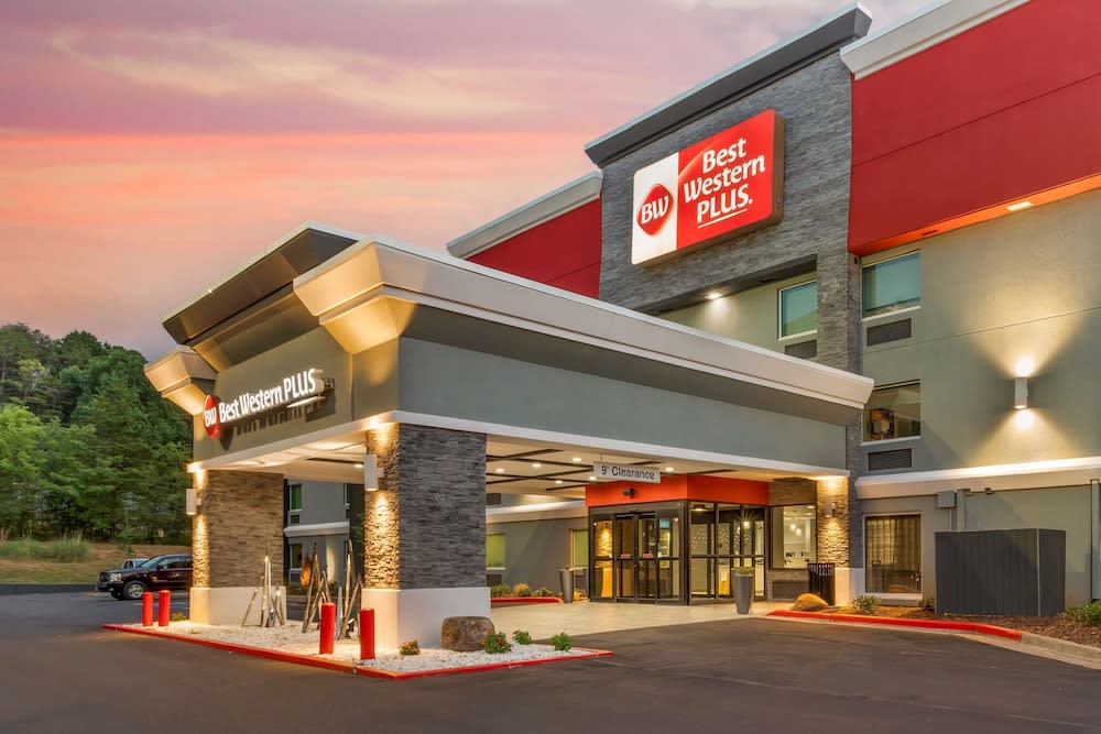 Best Western Plus Cleveland Inn & Suites 1