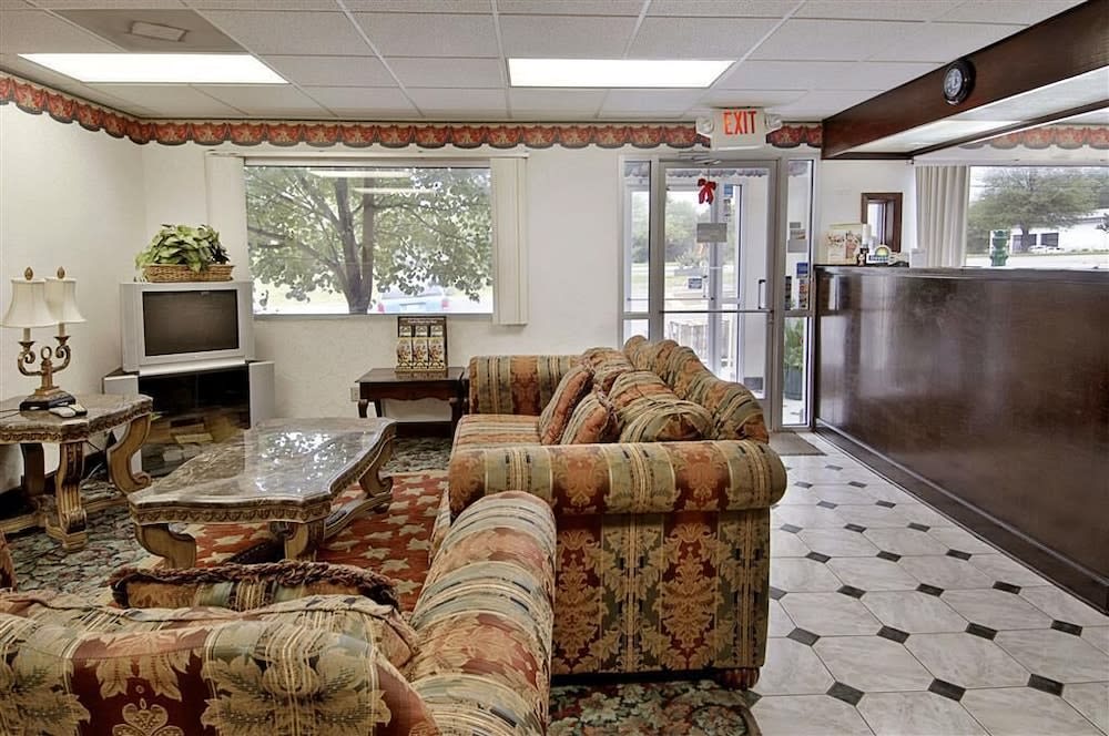 Rodeway Inn Concord - Kannapolis 2
