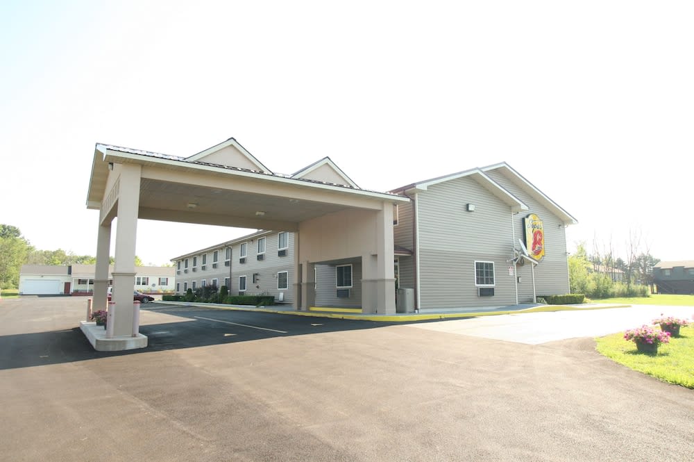 Super 8 by Wyndham Pulaski 1