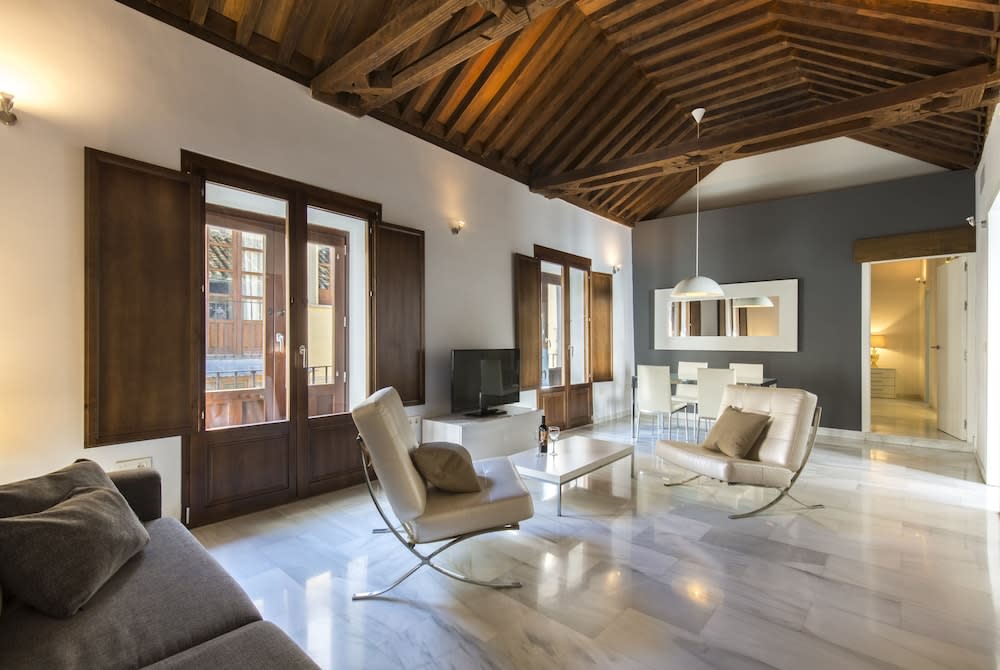 tuGuest Elvira Suites 1