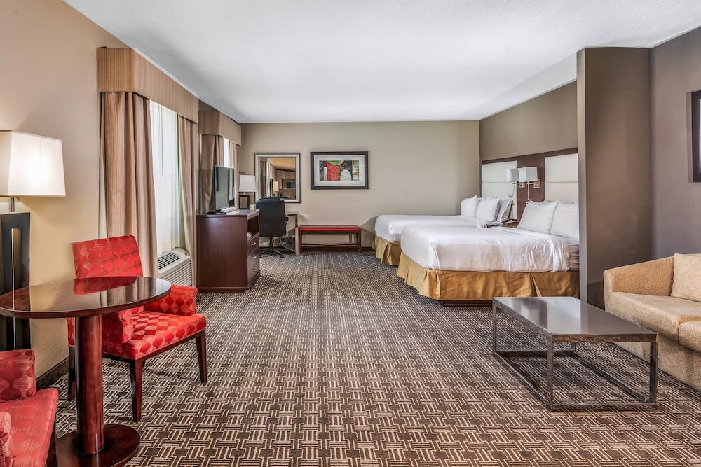 Holiday Inn Express & Suites Lantana by IHG 4