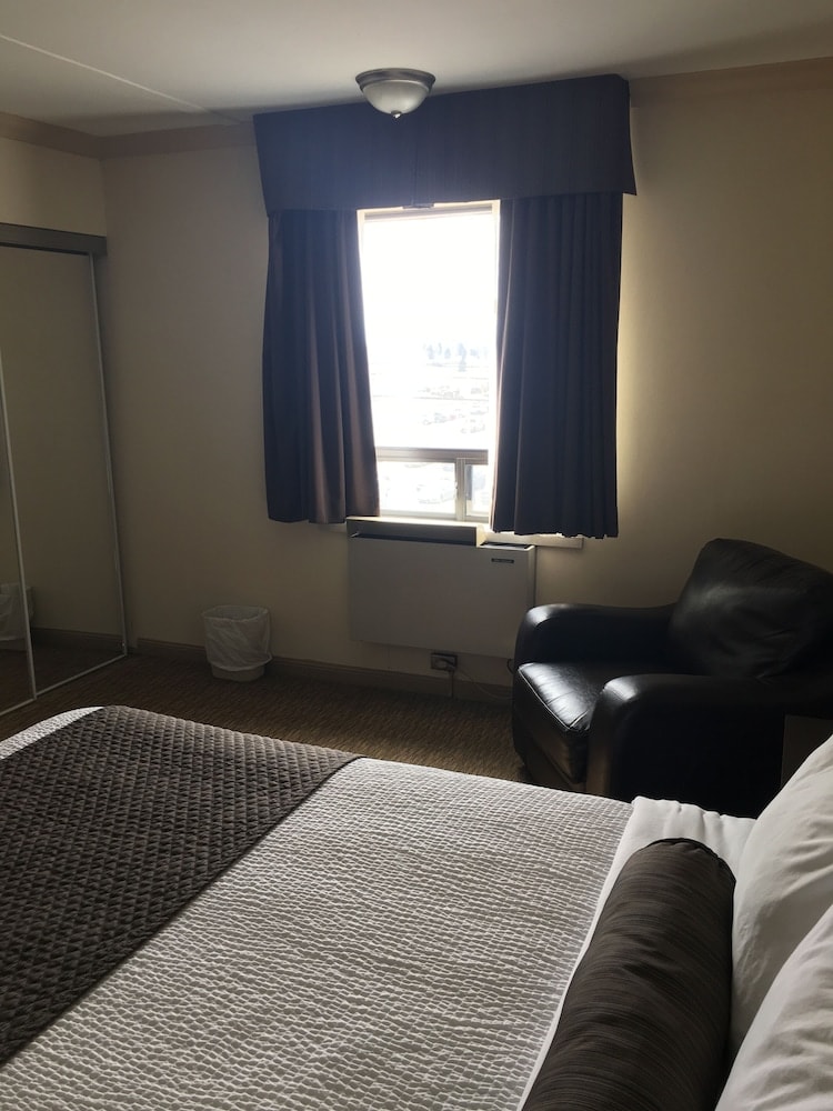 Days Inn & Suites by Wyndham Sault Ste. Marie ON 4