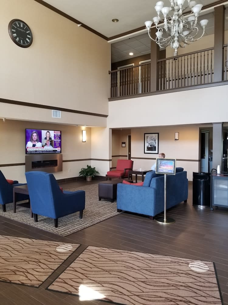 Comfort Inn & Suites Geneva- West Chicago 2