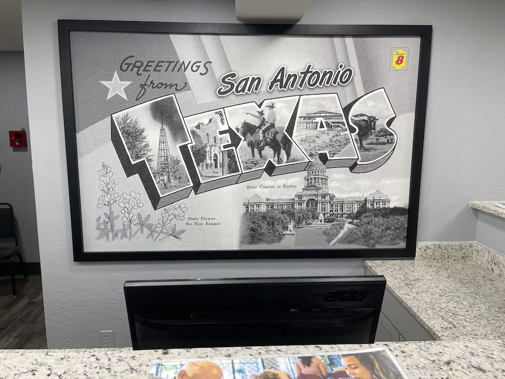Super 8 by Wyndham San Antonio Downtown NE 4