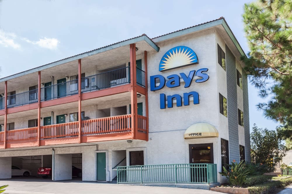Days Inn by Wyndham Anaheim West 1