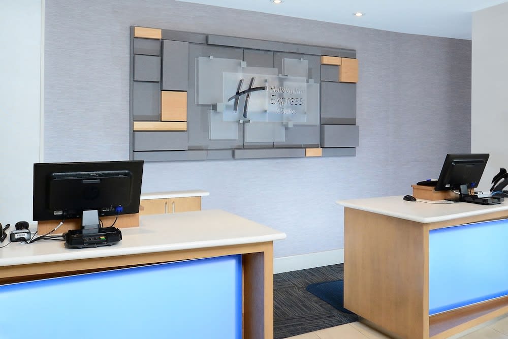 Holiday Inn Express & Suites RALEIGH DURHAM AIRPORT AT RTP by IHG 2
