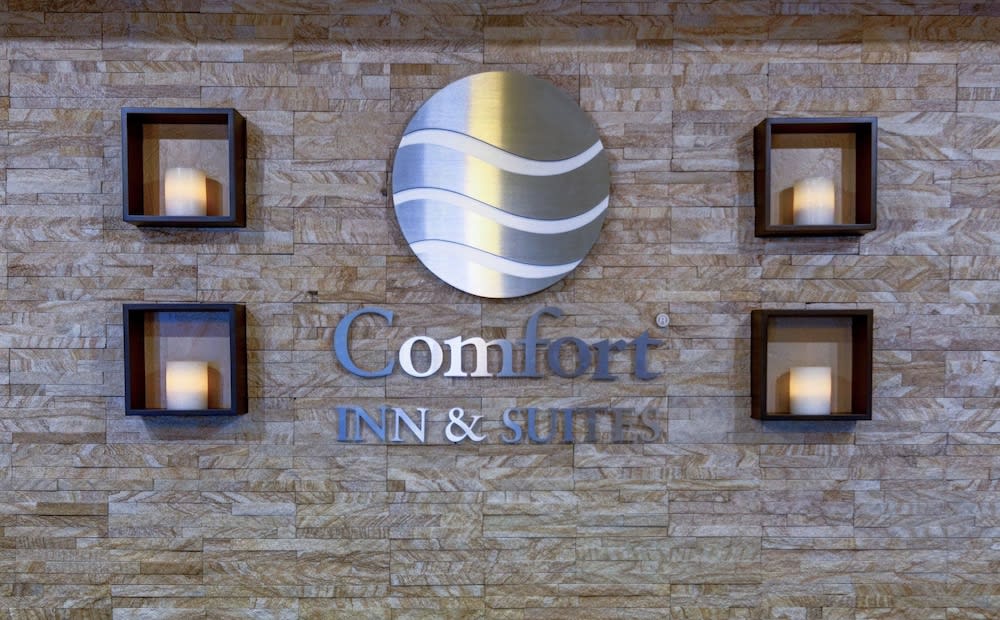 Comfort Inn & Suites 5