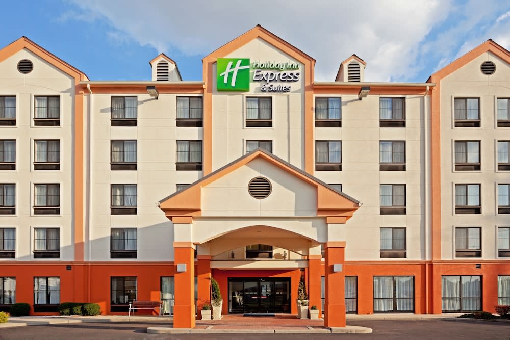 Holiday Inn Express & Suites MEADOWLANDS AREA by IHG 1