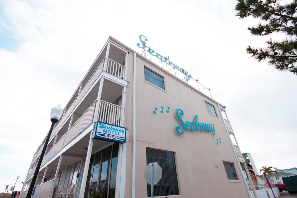 Seabonay Oceanfront Motel 2