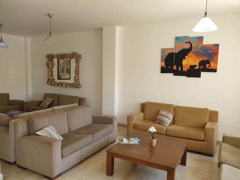 Florea Hotel Apartments 2