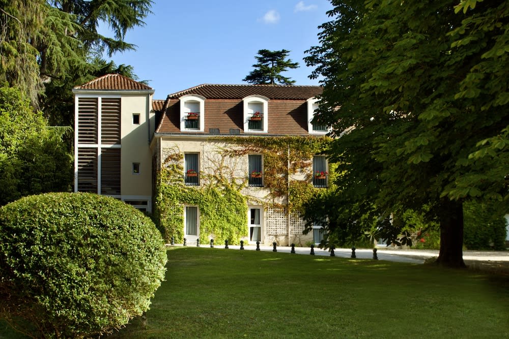 L'Orangerie du Château des Reynats 1