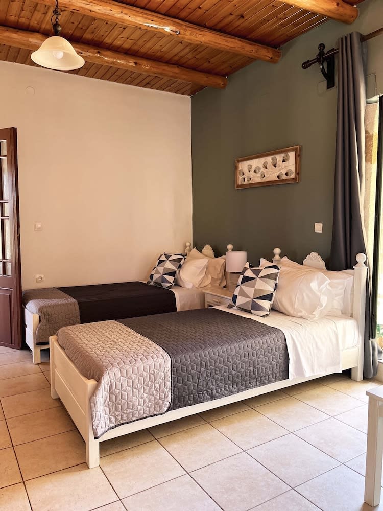 Skandalis Apartments with pool 4