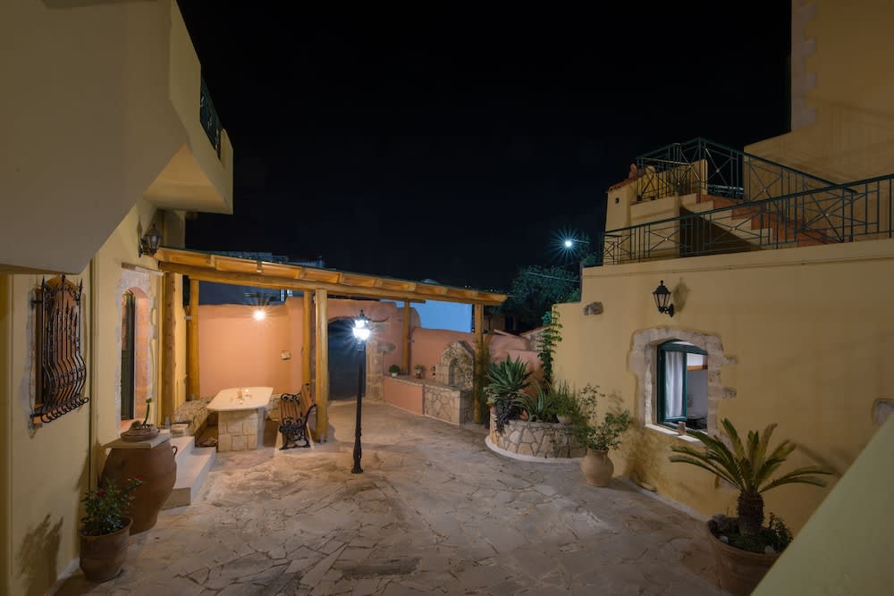 Skandalis Apartments with pool 2