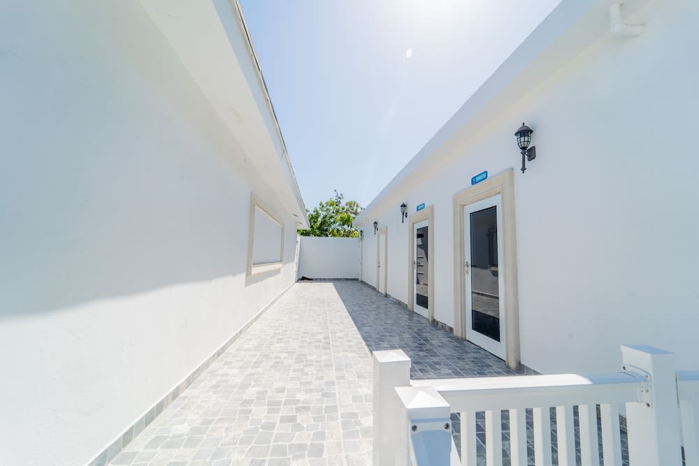 Le Bleu Bed and Breakfast 2