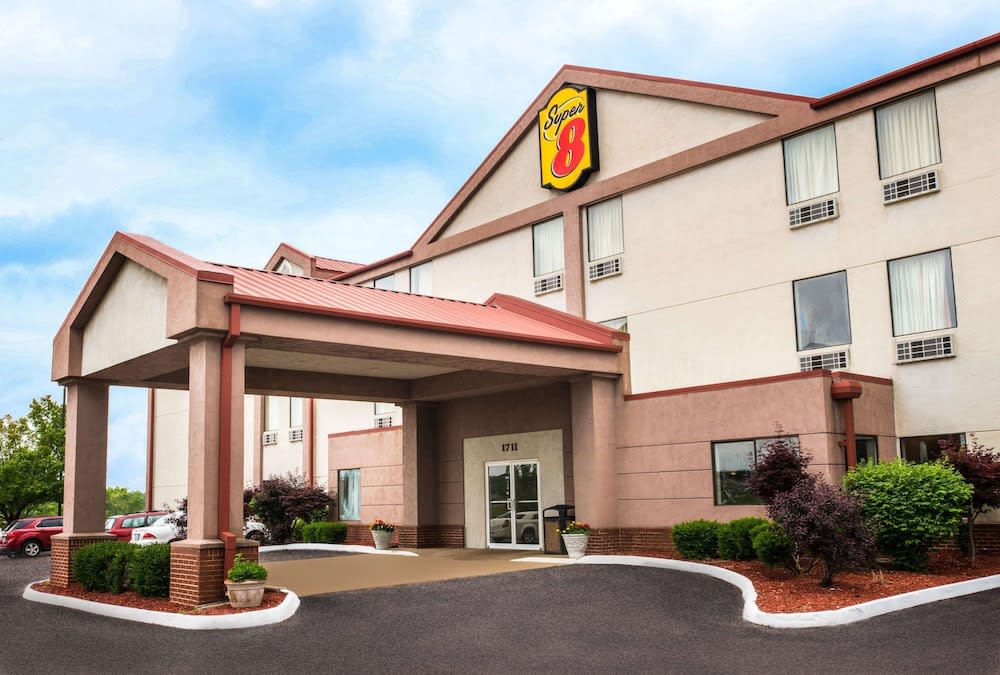 Super 8 by Wyndham Pevely 1