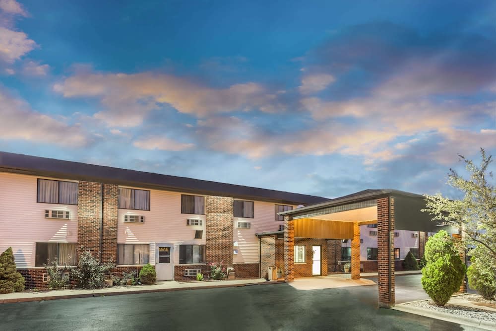 Super 8 by Wyndham Bourbonnais/Kankakee Area 1