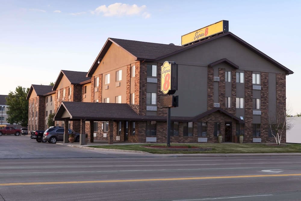 Super 8 by Wyndham Sioux Falls/41st Street 1