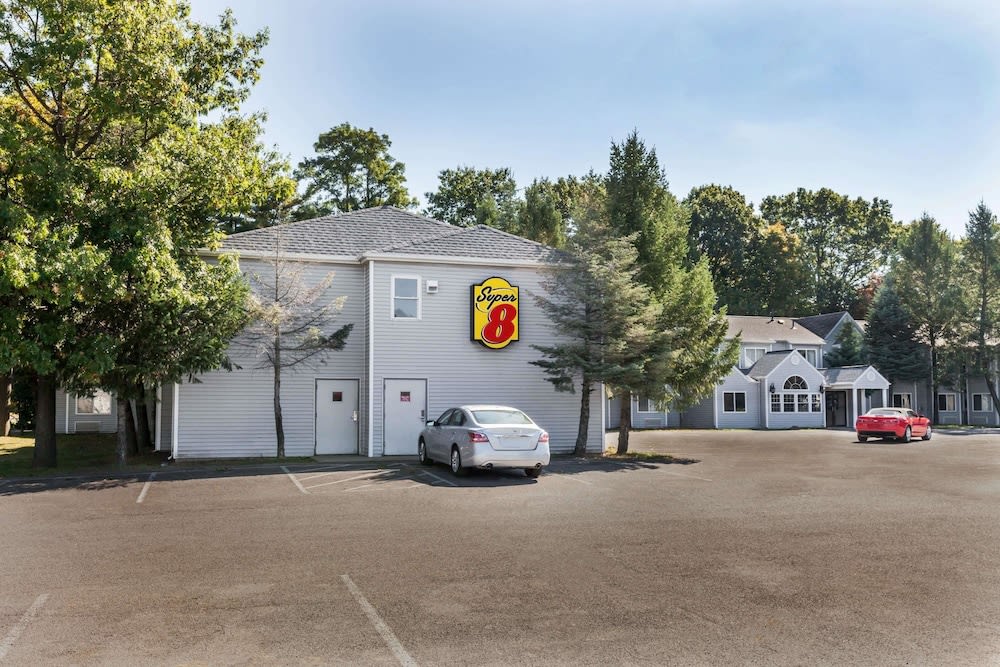 Super 8 by Wyndham Schenectady/Albany Area 1
