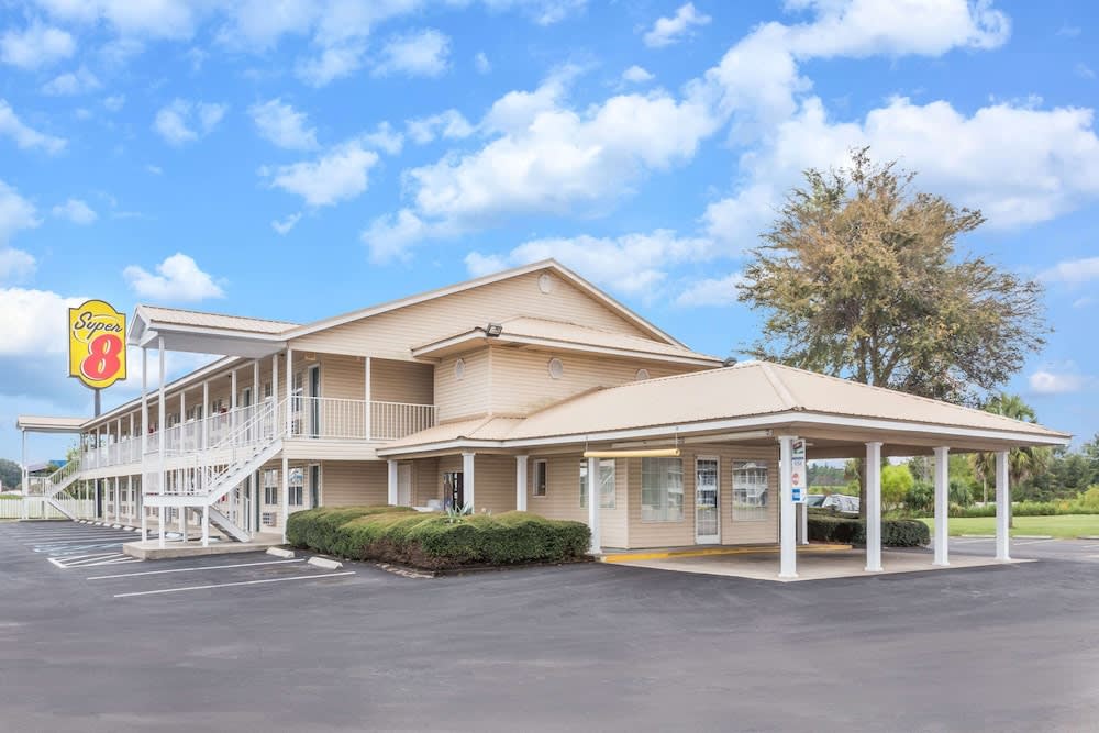 Super 8 by Wyndham Madison 1