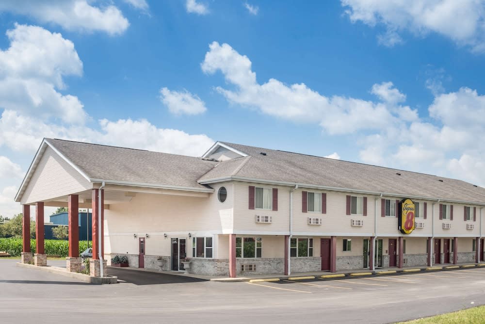 Super 8 by Wyndham Wapakoneta 1