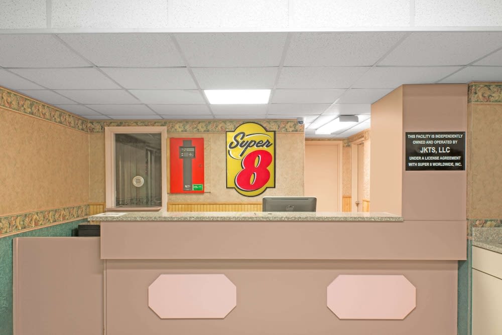 Super 8 by Wyndham Wapakoneta 2