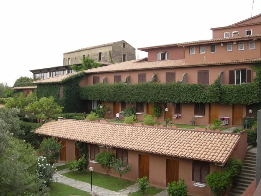 Hotel Villaggio Calaghena 1