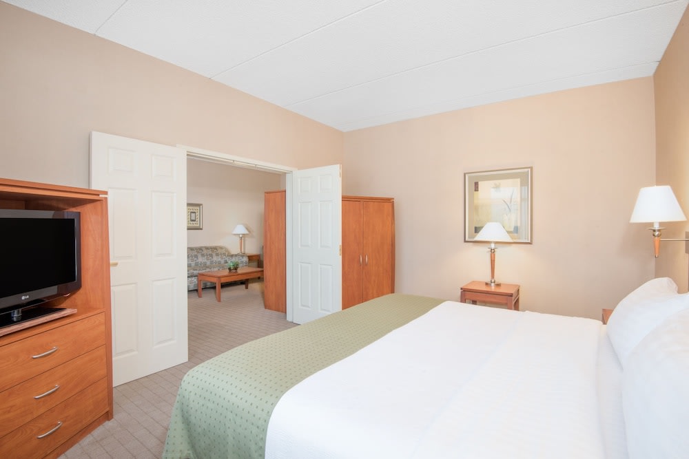 Holiday Inn & Suites Goodyear - West Phoenix Area by IHG 5