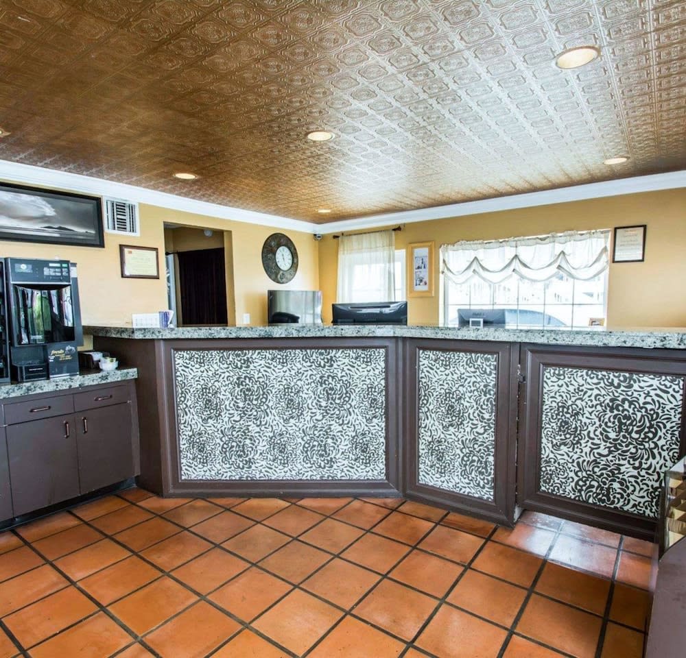 Econo Lodge Cocoa Beach - near the Port 2