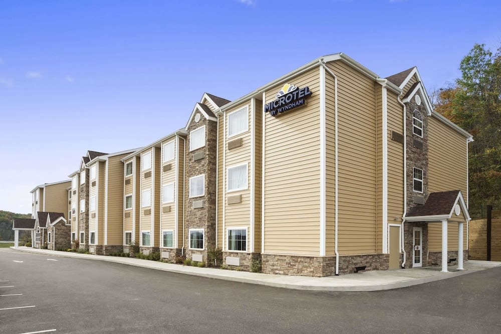 Microtel Inn & Suites by Wyndham Cambridge 1