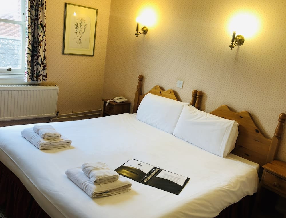 Brook Red Lion Hotel 5