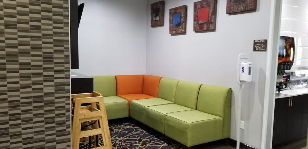 Comfort Inn & Suites Tulsa I-44 West - Rt 66 3